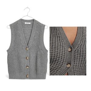 MADEWELL Waffle Knit V Neck Button Down Sweater Vest in Heather Lead Gray XS